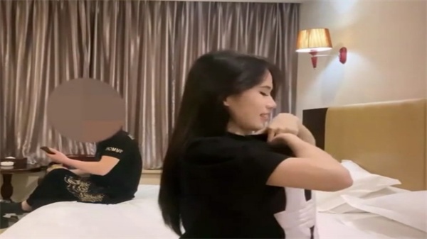 探花推车哥-娇羞少女含苞待放 吹弹可破肌肤 眉眼含春待君采撷